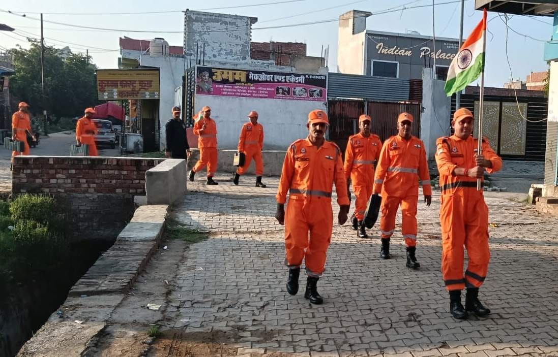 Shahjahanpur News: एनडीआरएफ ने निकाली तिरंगा यात्रा