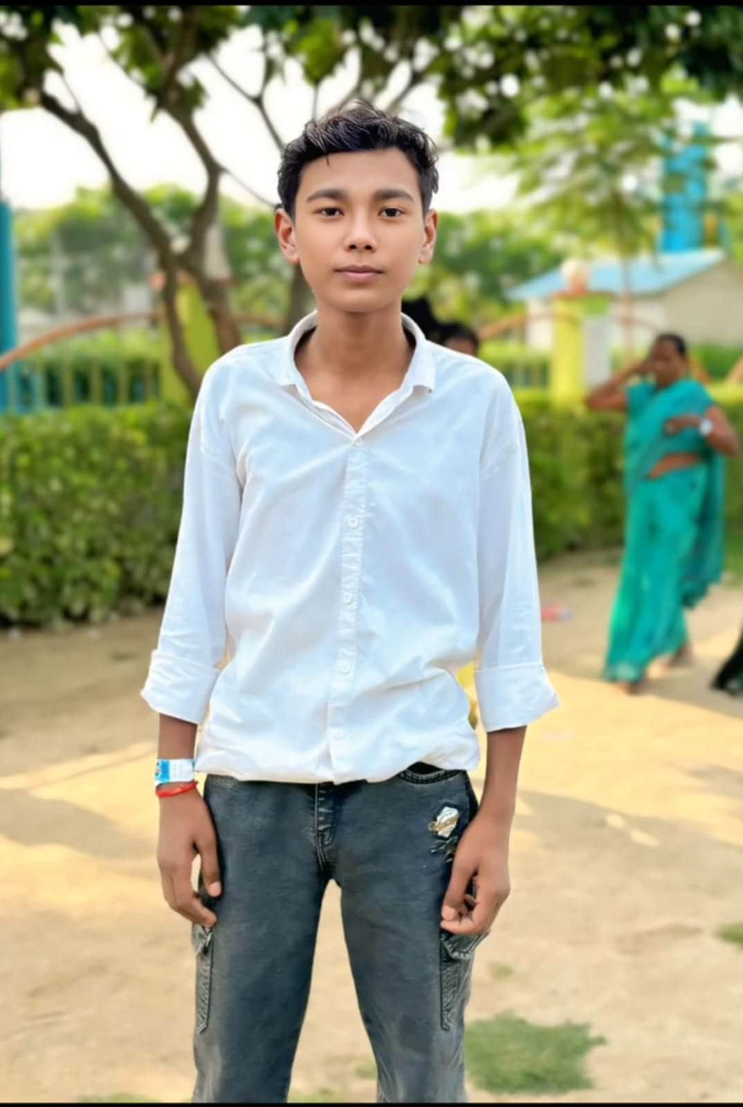 Scooty collides with tractor-trolley; teenager dies