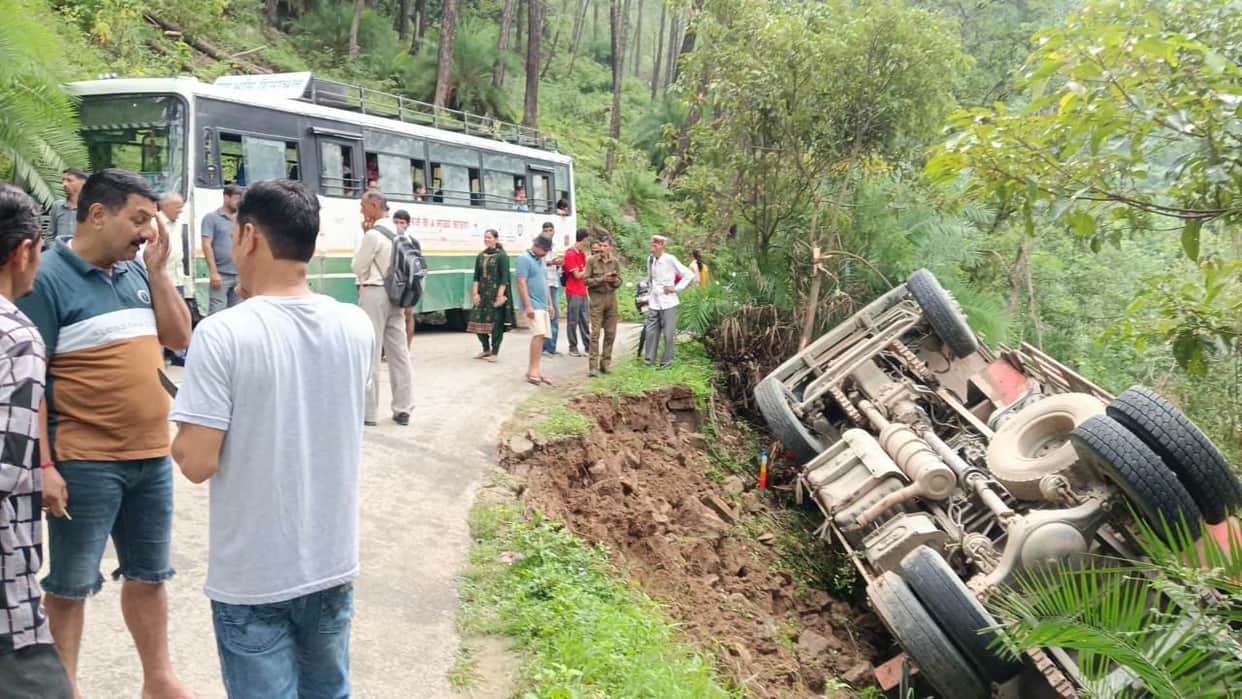 Truck meets with accident after road caves in at Jogindernagar