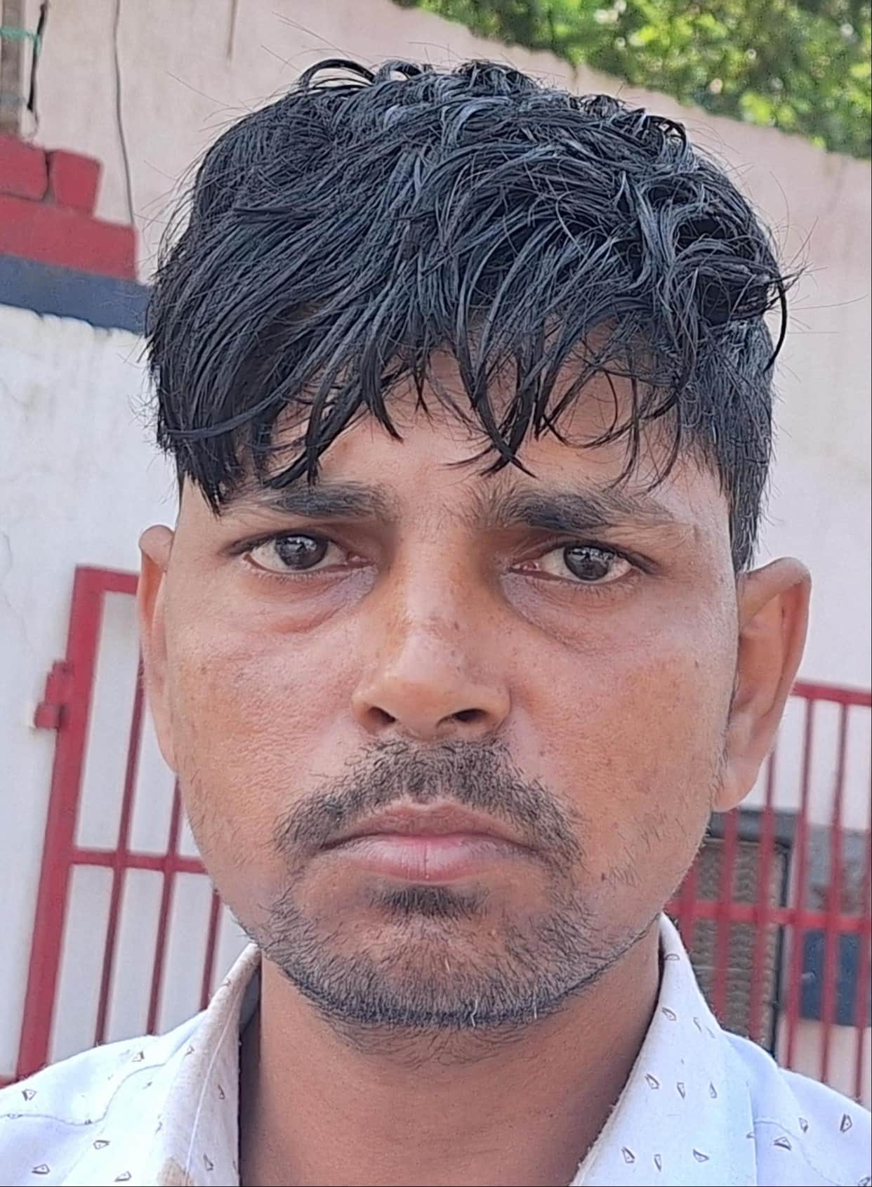 Poisoners made a young man drink drugged water and stole his cash and mobile phone.