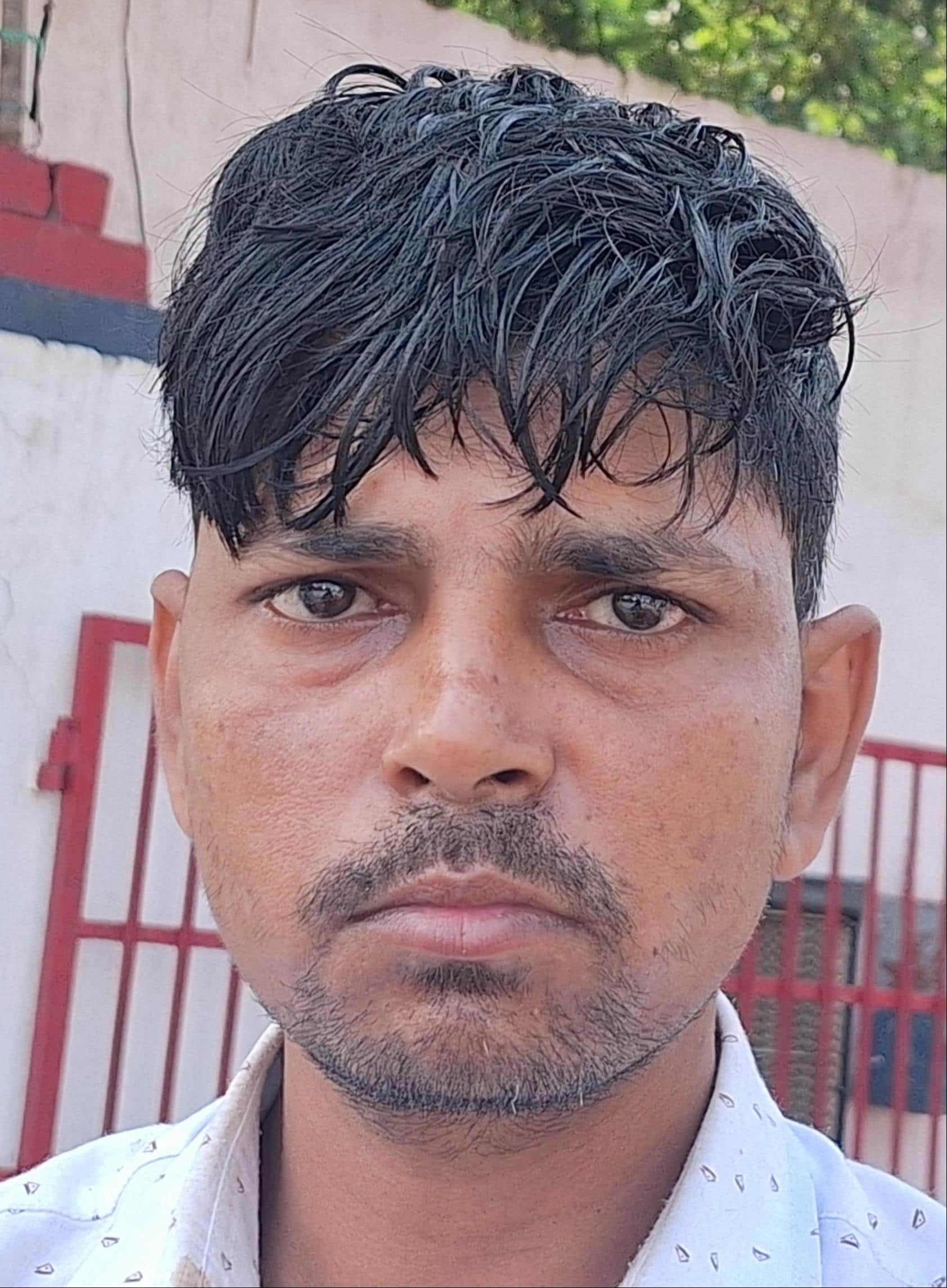 जहरखुरानी का शिकार युवक। संवाद