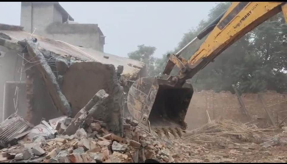 The house worth 6 million of a family involved in drug trafficking was demolished; the house was built by illegally occupying six kanals of panchayat land