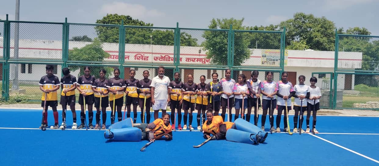 10 female hockey players selected in the trial.
