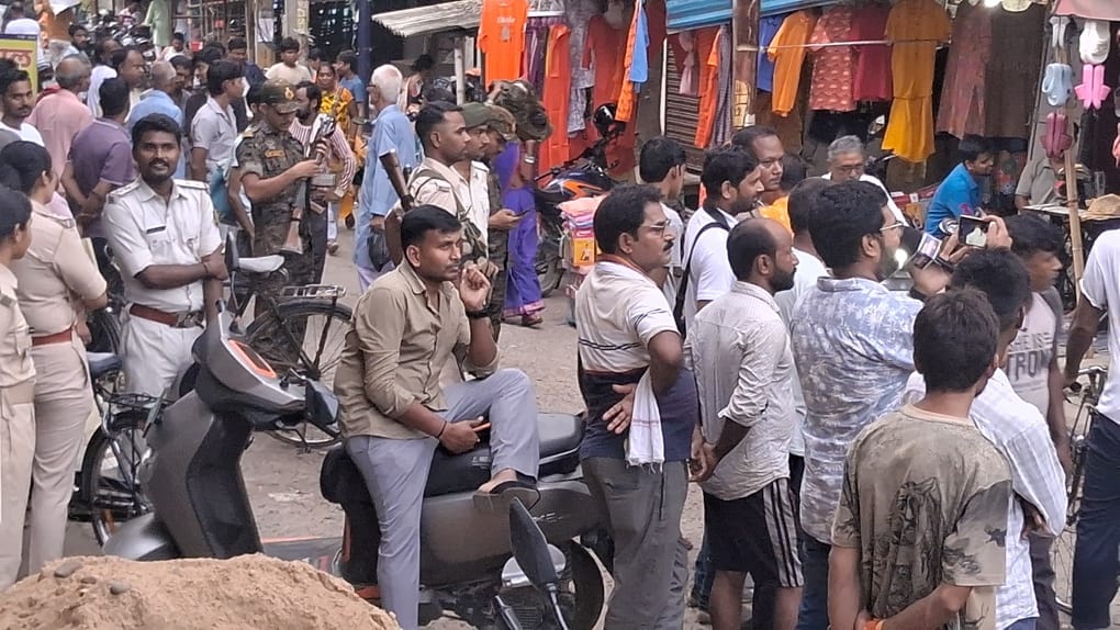 मसाज सेंटर की आड़ में देह व्यापार पर कार्रवाई।