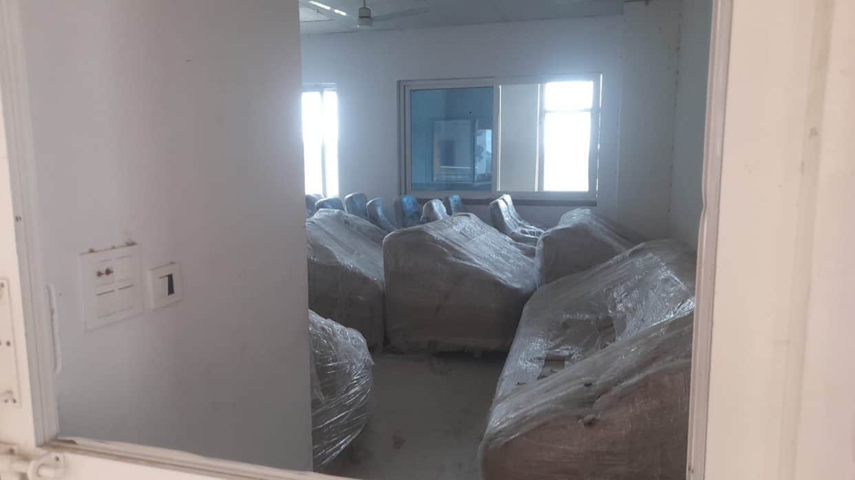 Municipal Corporation: 43-crore building remains incomplete... furniture worth crores is turning into scrap.