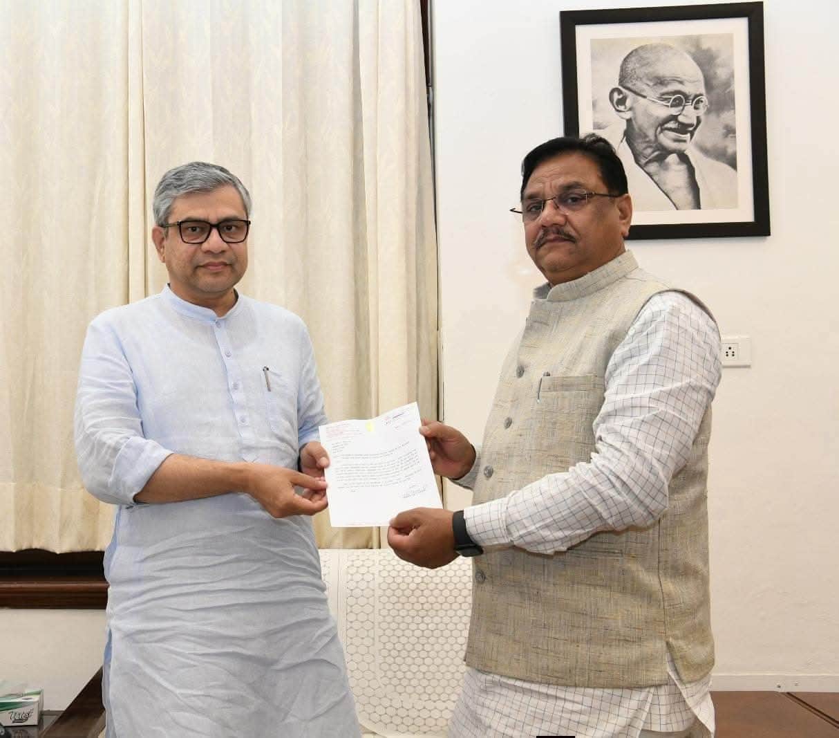 Demand to resume Delhi-Bareilly passenger train service from Shahjahanpur