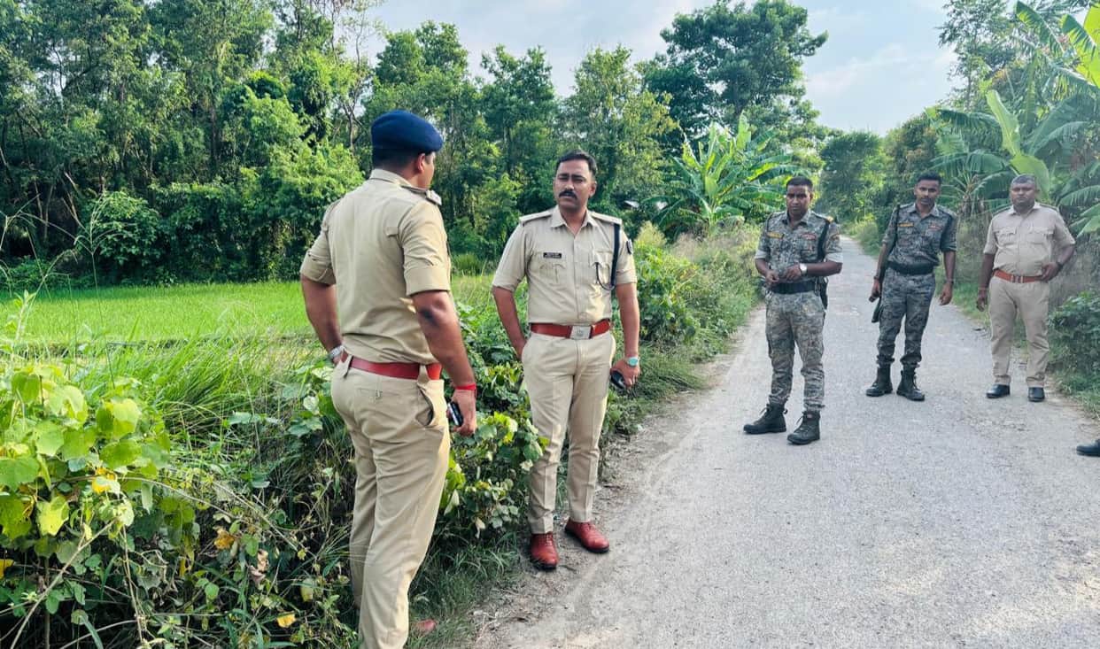 Muzaffarpur Bihar news : wanted criminal clashed with police opened fire on them escape during the retaliatory