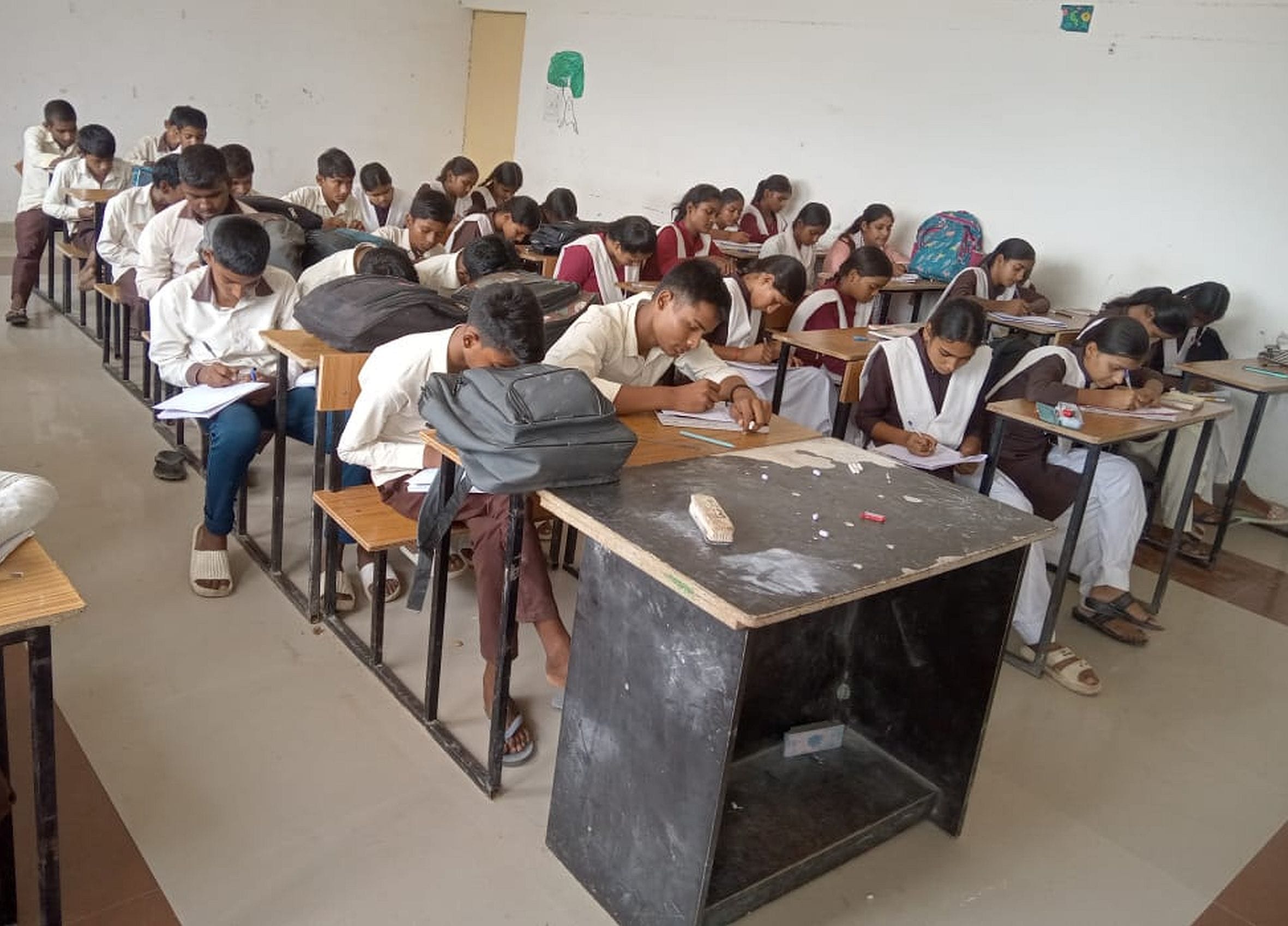  राजकीय इंटर कॉलेज ममहराजपुर पिंडोरिया में आयोजित प्रतियोगिता में प्रतिभाग करते विद्यार्थी। स्र