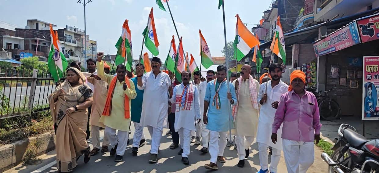 Sukrauli steeped in the spirit of patriotism; Tricolours distributed with an appeal to display them on homes.