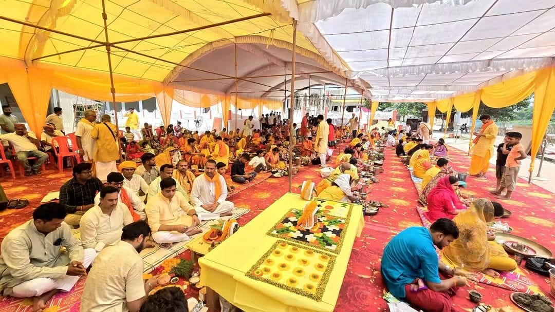 Hundreds of couples performed a collective Maha Rudrabhishek