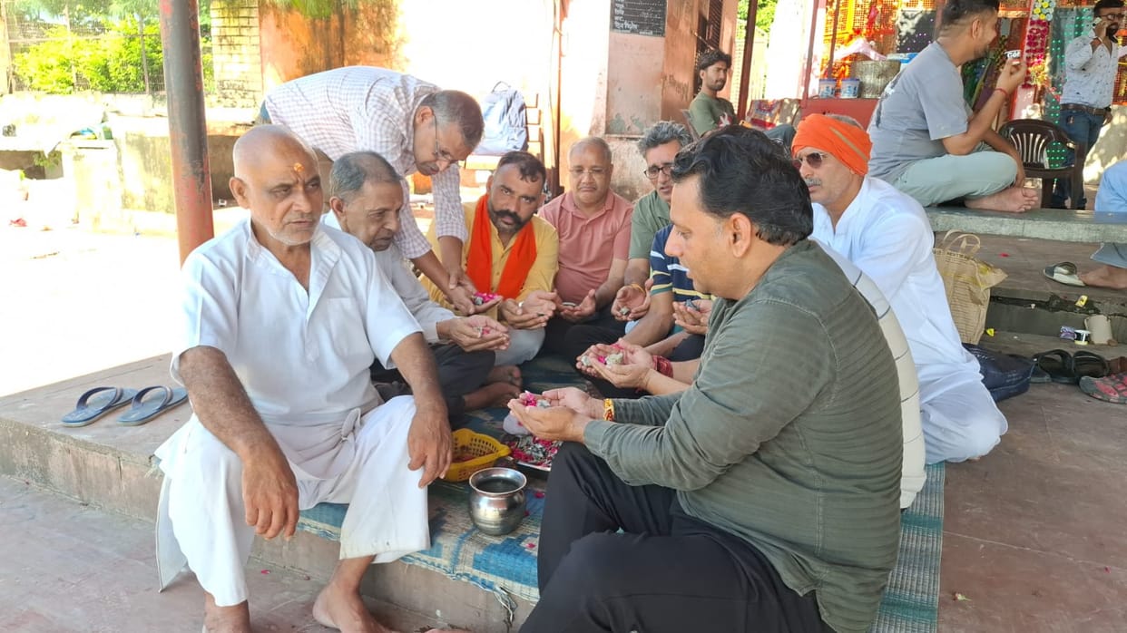 Aditya performed the *Pind Daan* for his uncle Shivcharan, who passed away at an old age home.