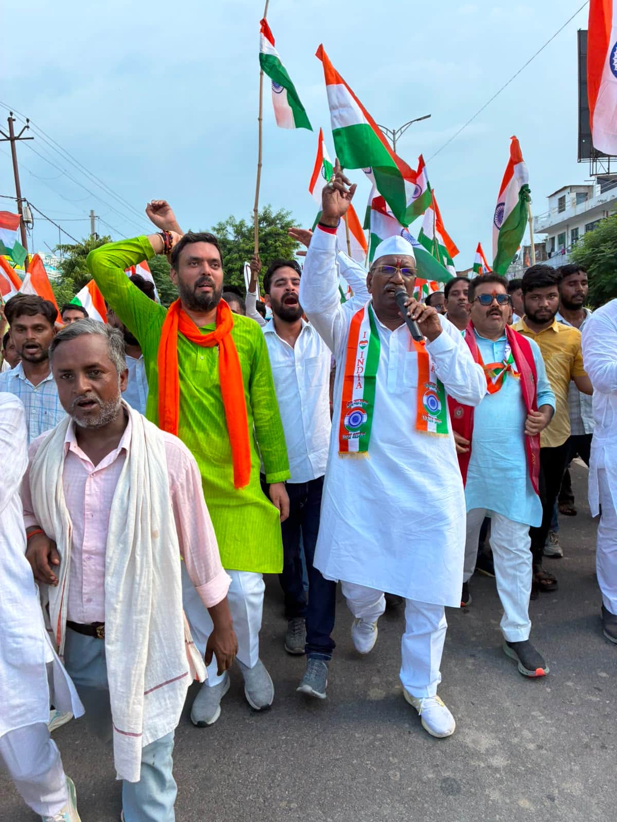 Chants of 'Vande Mataram' and 'Bharat Mata' during the Tiranga Yatra.