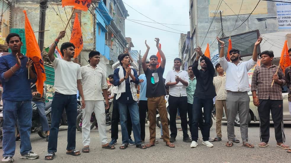 ABVP protests against corruption in JPSC and JSSC exams.
