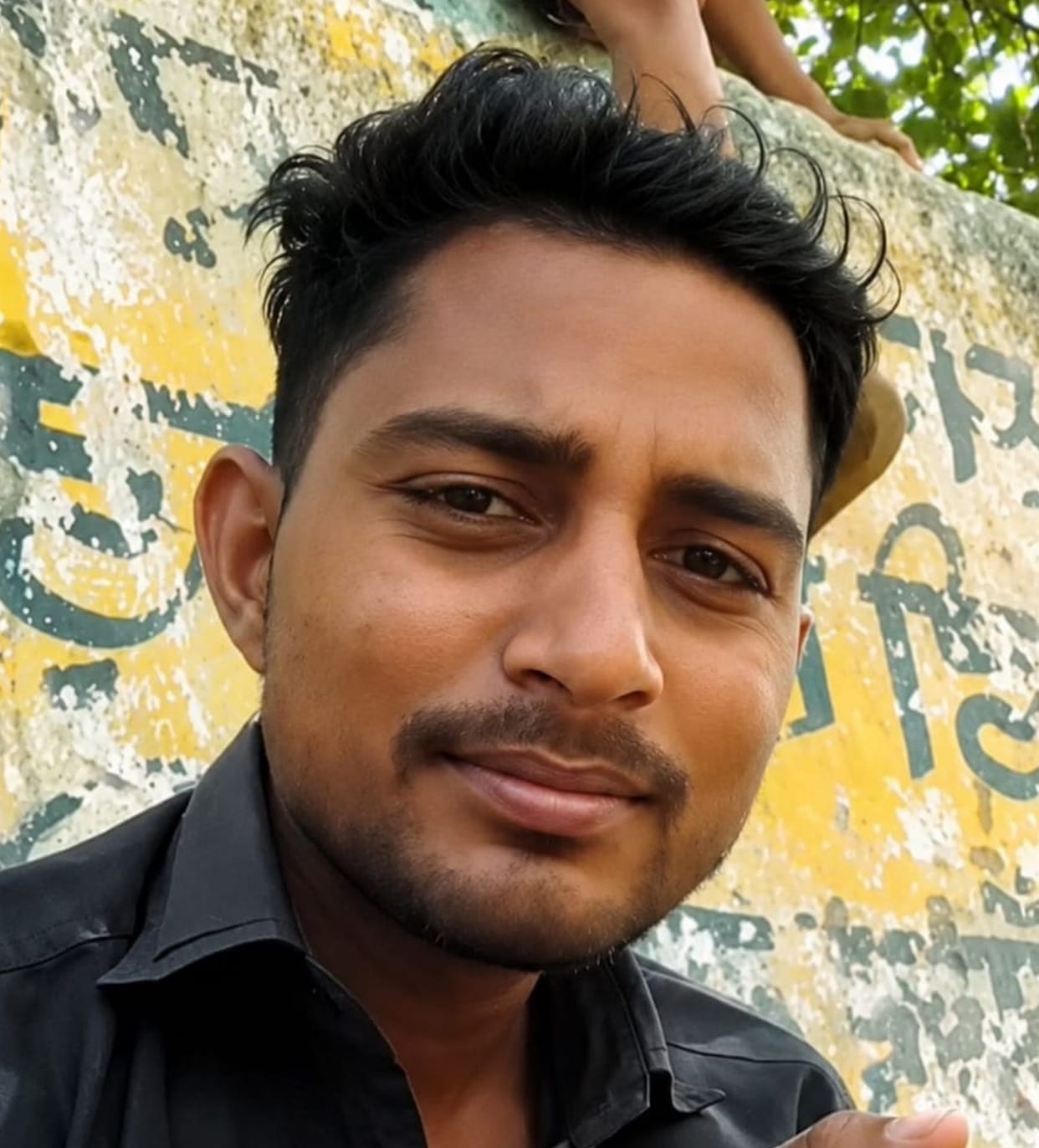 Body of a young man found hanging from a tree near Naraini Crossing.