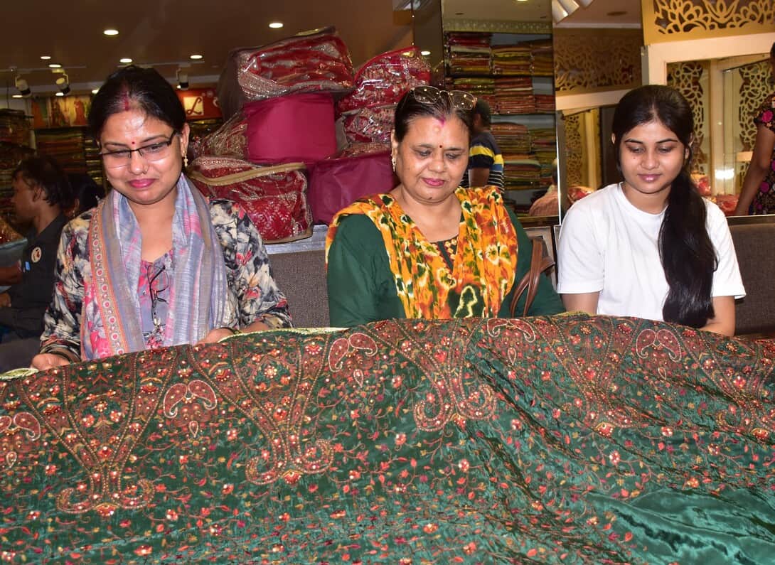 Preparations for Hariyali Teej: Women are out shopping