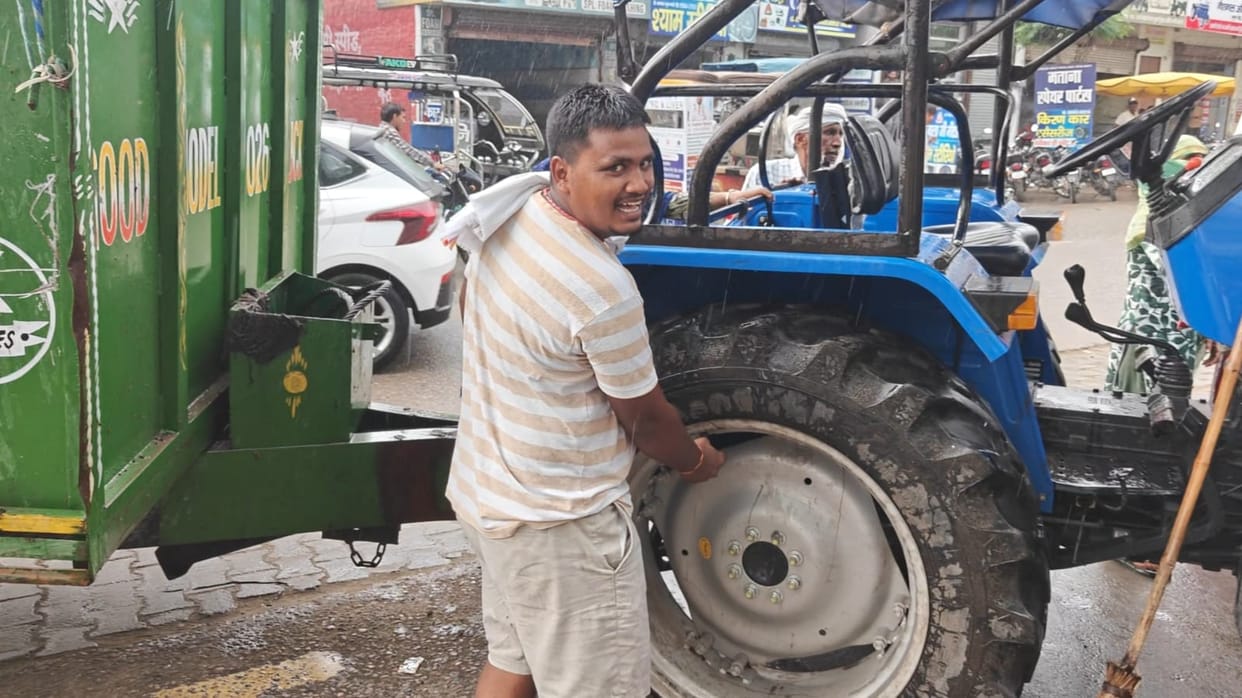 Employees stopped collecting garbage by letting the air out of the tractor-trailers
