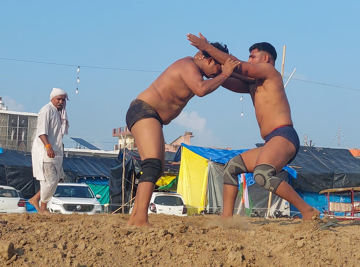 Budaun News: पहलवानों ने दिखाया कौशल, पहले दिन 5 कुश्ती बराबरी पर छूटीं