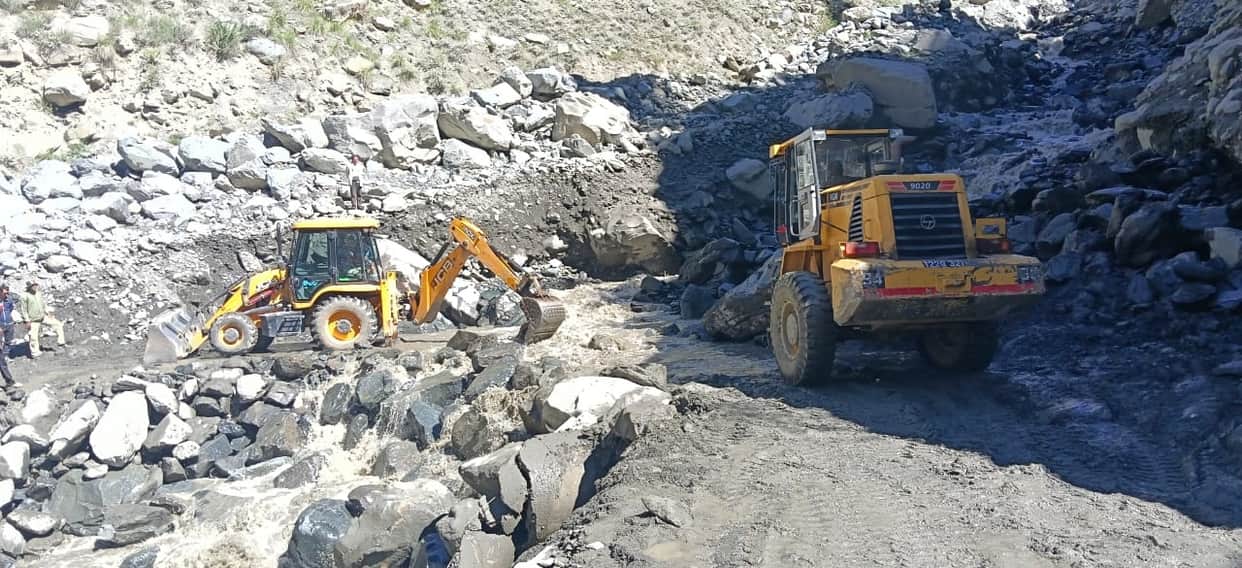Pangi road remained closed for 14 hours due to the rising water level of Dared Nallah.