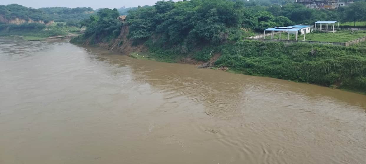 Yamuna water level rises; villagers panic over fear of floods