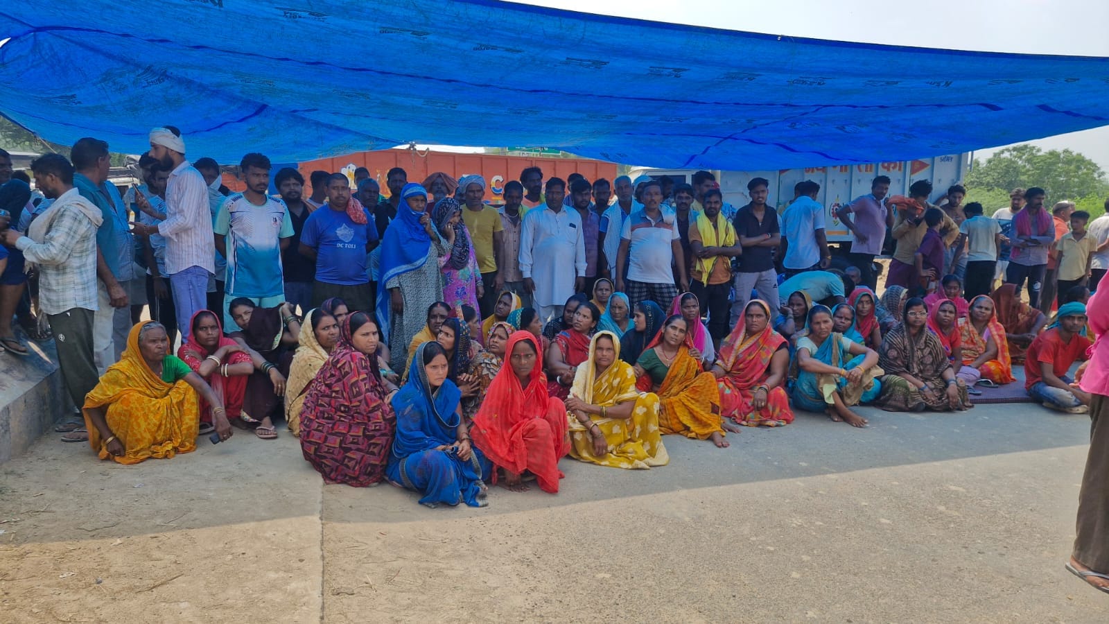 13 ढांड 01 करनाल-पटियाला हाईवे पर टेंट लगाकर जाम लगाते सचिन के परिजन  