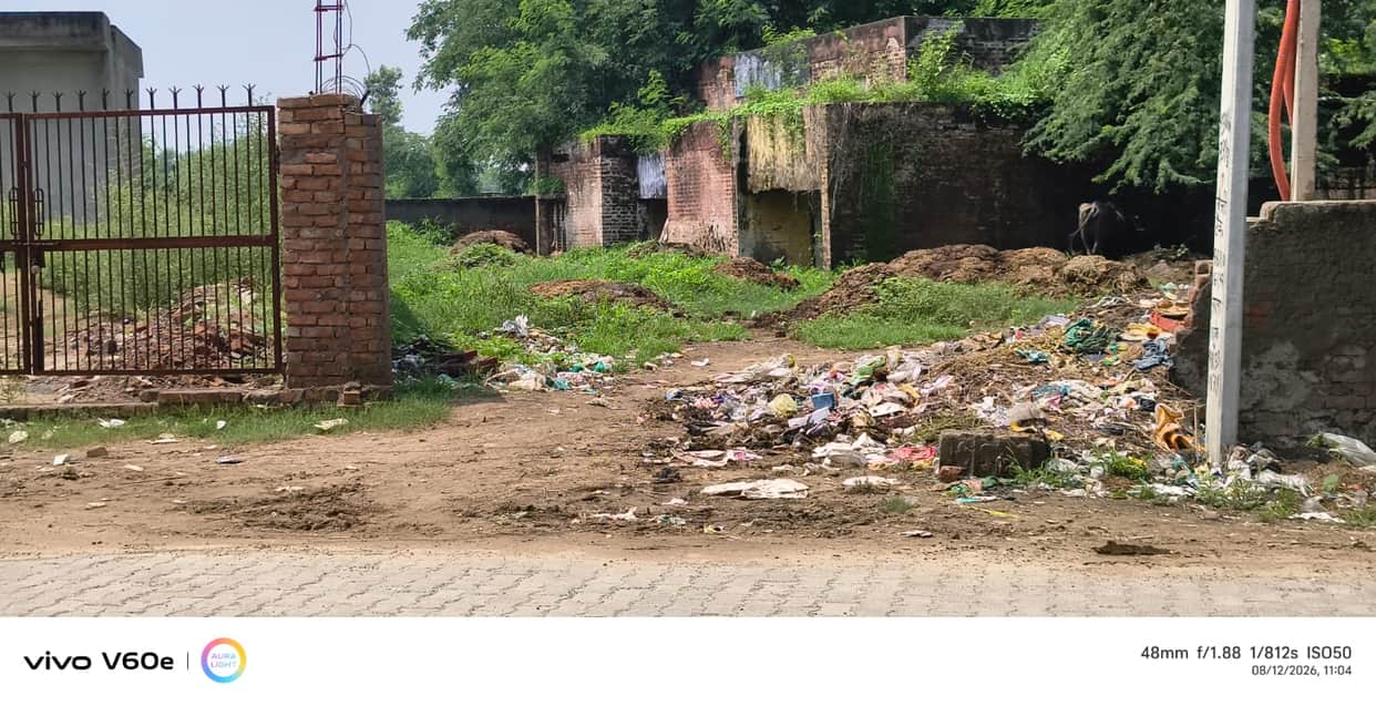 Fertilizer sales center in Manpur closed for years