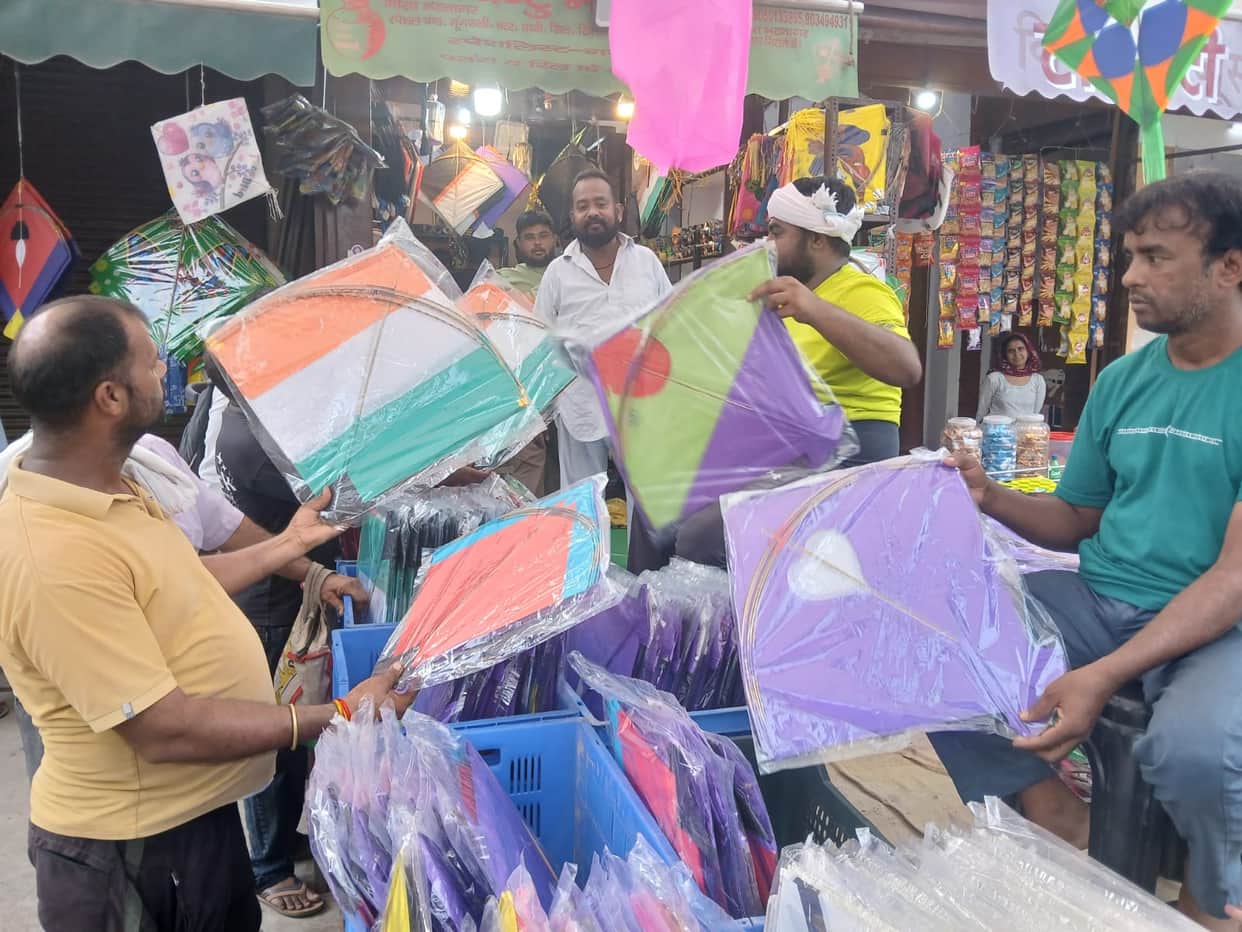 Bustle returns to the market; demand for Tricolour kites rises.