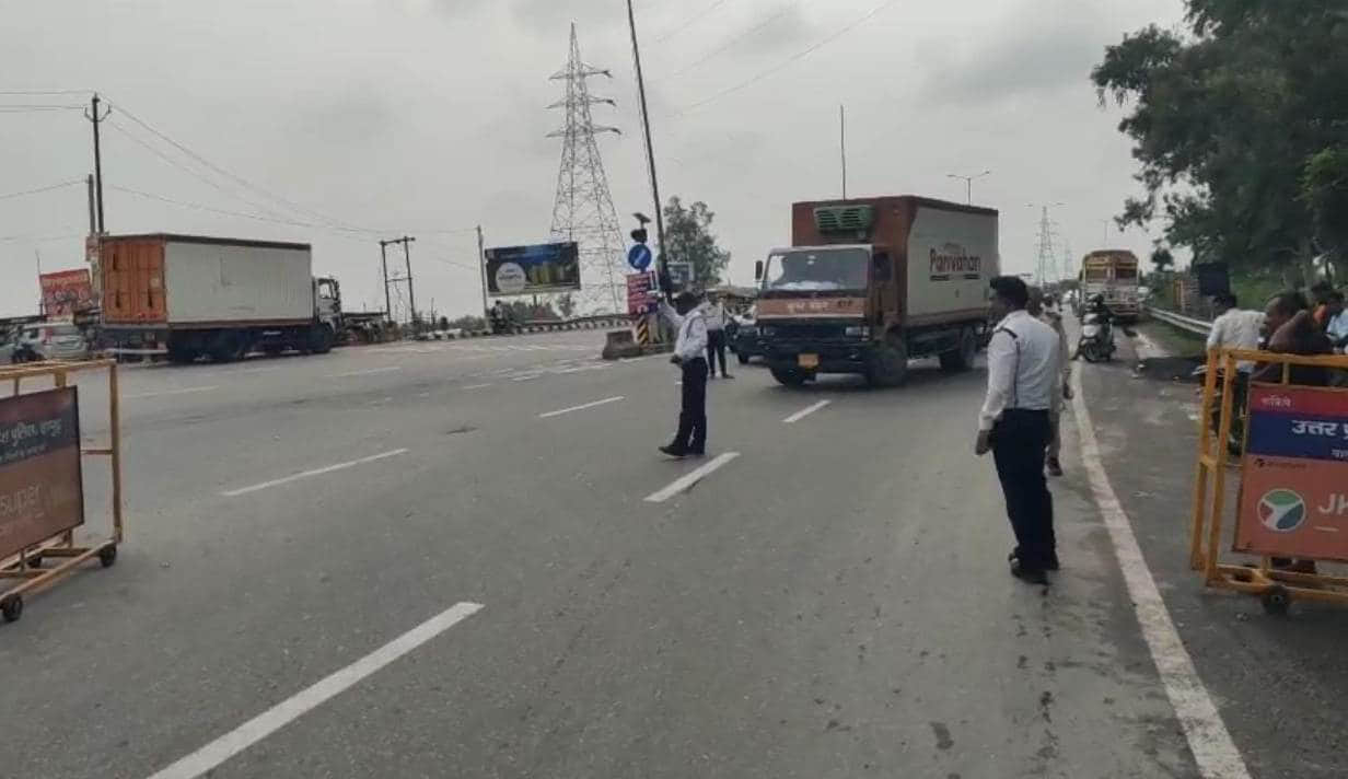 Route diversion for heavy vehicles has begun; they will not be able to pass via the Brajghat Bridge