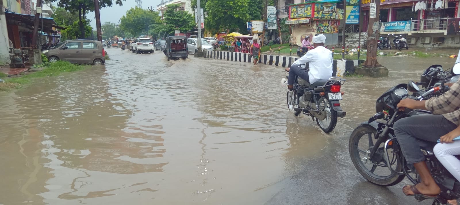 बारिश के बाद हाफिजपुर में जलभराव। संवाद