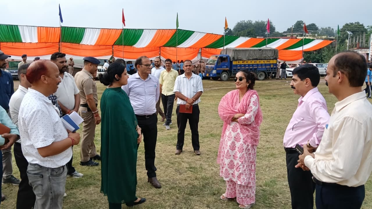 बड़सर में राज्य स्तरीय स्वतंत्रता दिवस कार्यक्रम के आयोजन की तैयारियों को लेकर कार्यक्रम स्थल क