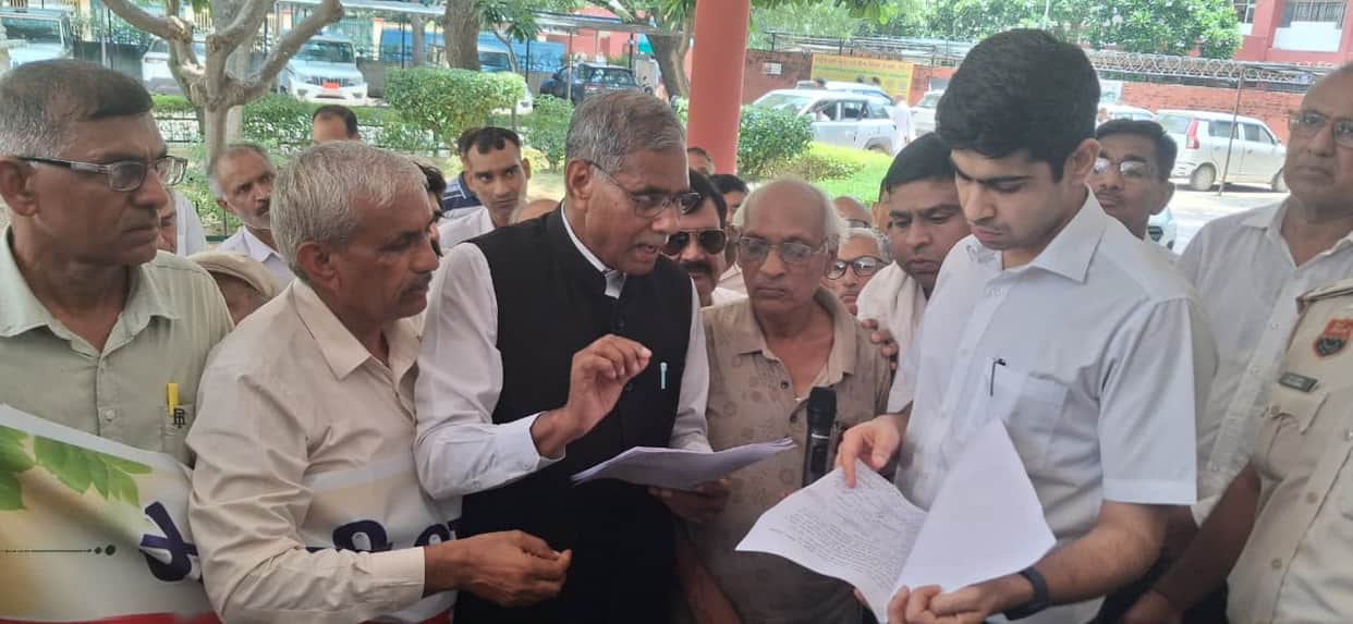 Angry over the deaths of two people in animal attacks, people staged a protest and demanded compensation.
