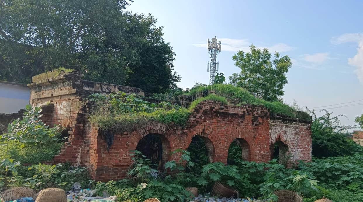 Mau Tehsil witnessed the Revolution of 1857.