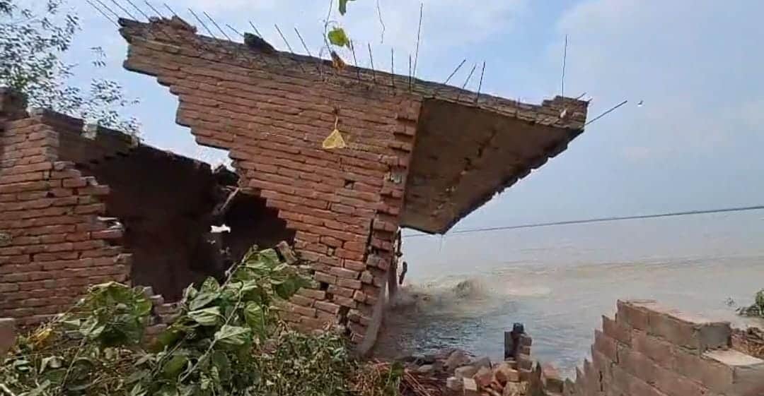 Erosion in the Ganges intensified, five houses in three villages were washed away.