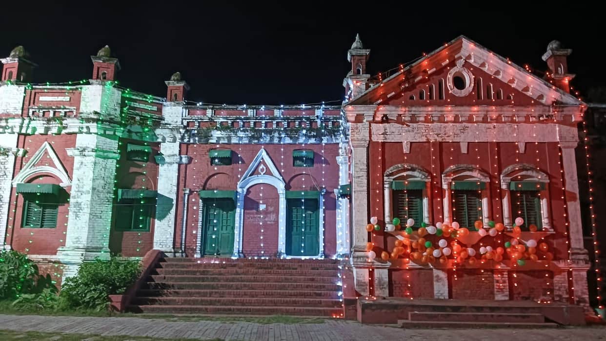 City illuminated by the glow of the Tricolour; Independence Day to be celebrated with great fanfare today