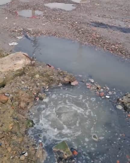 Main sewer line bursts at Maman Vihar-Sector 2 turn; water floods the road.