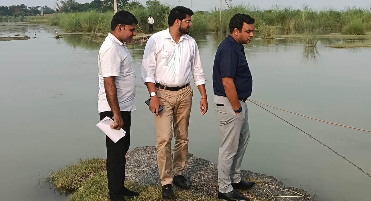 The flow from the barrages decreased, the water level of the Ganga decreased by seven centimeters.