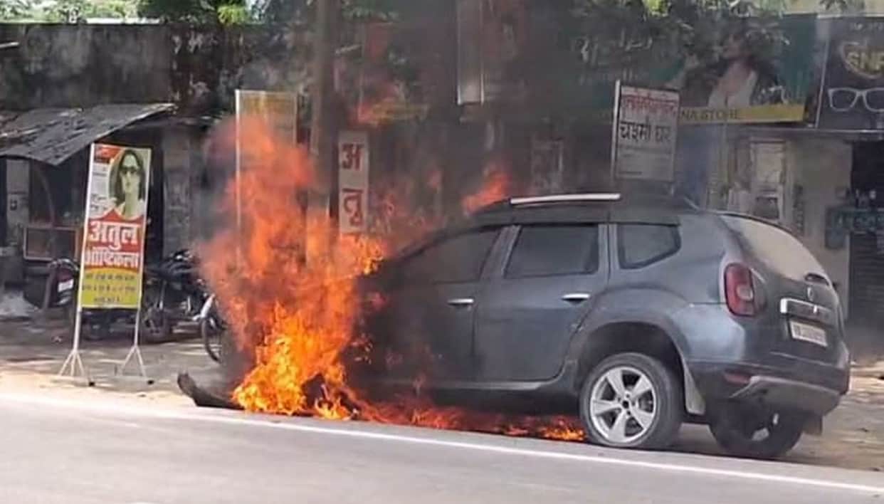Fire breaks out in BJP leader's moving car