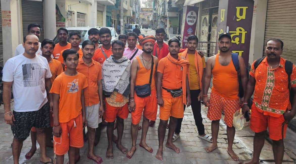 A group of 11 pilgrims sets off for Baba Dham