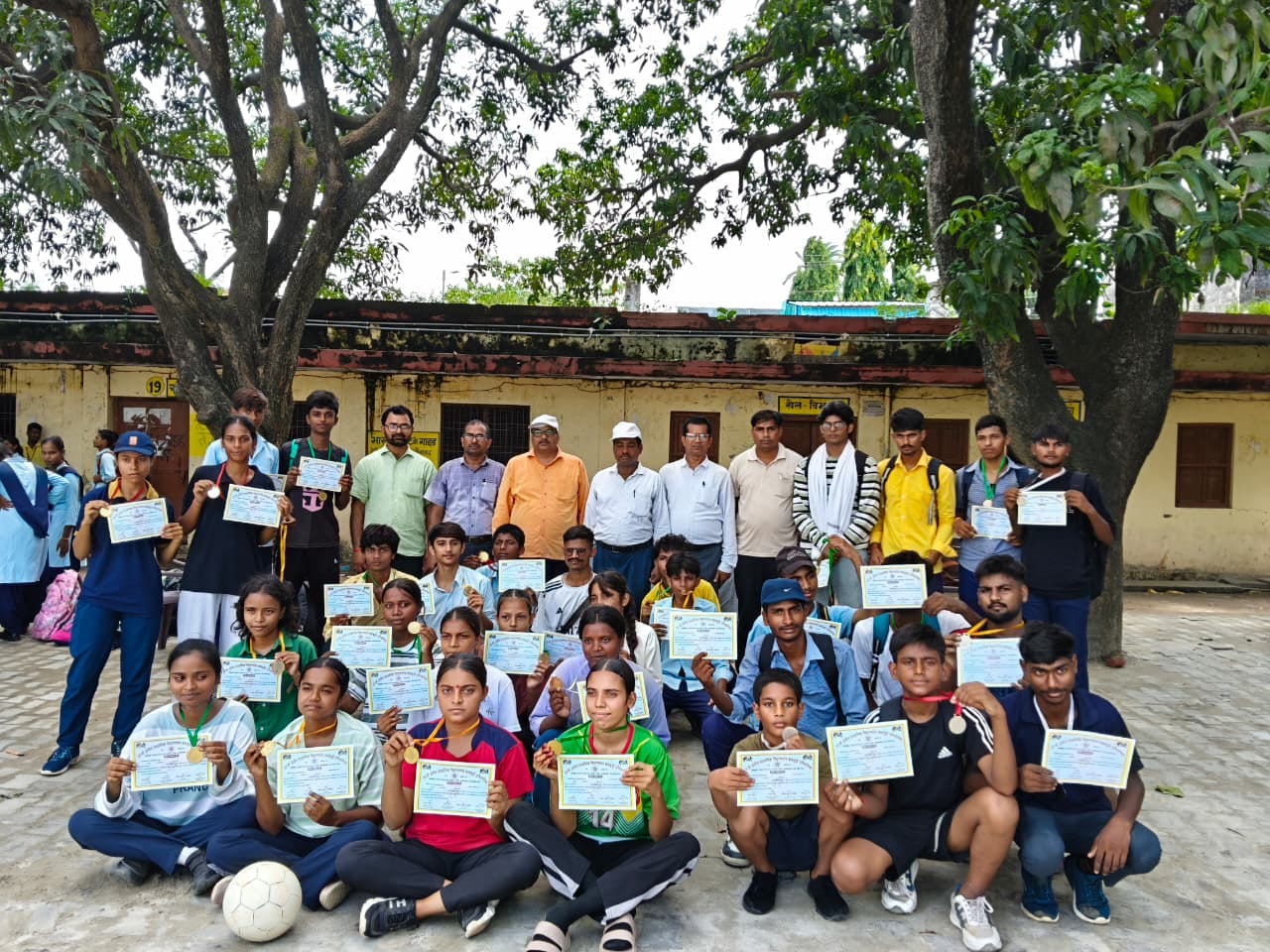 Football: Hiralal Ramniwas Inter College defeated Maulana Azad College.