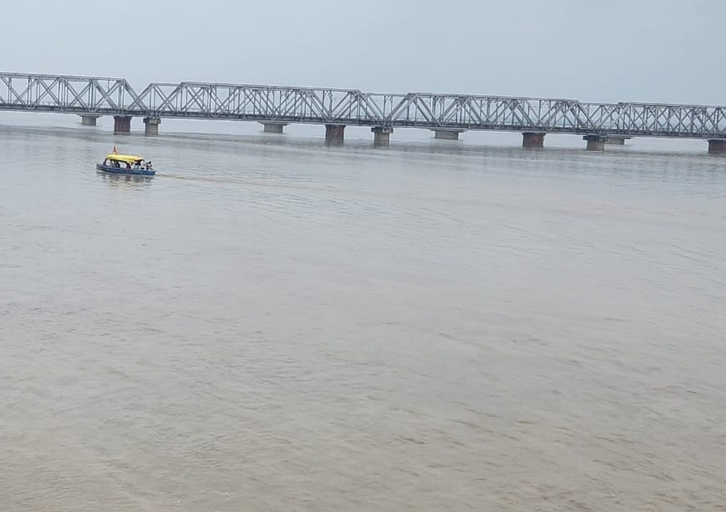 जरवलरोड स्थित एल्गिन ब्रिज पर बढ़ा सरयू नदी का जलस्तर।