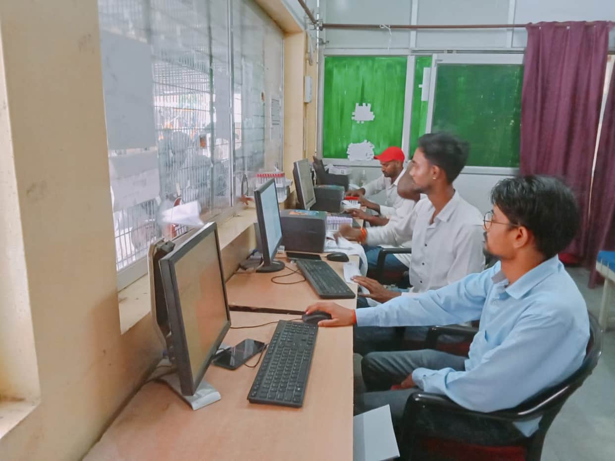 Patients face difficulties at the central pathology lab of the divisional hospital affiliated with the medical college; testing halts during power outages due to the lack of backup facilities.