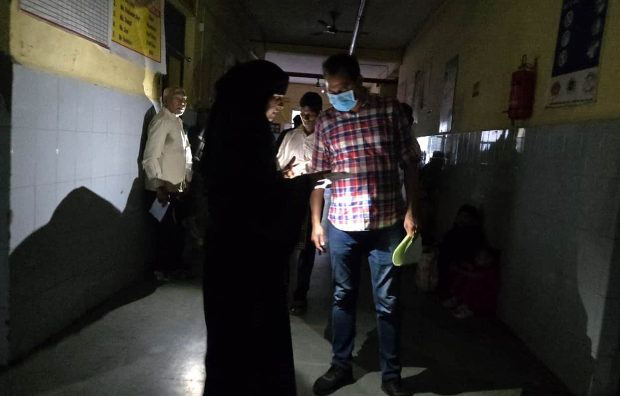 Power outage: Treatment at Jatiya Hospital conducted using a torch.