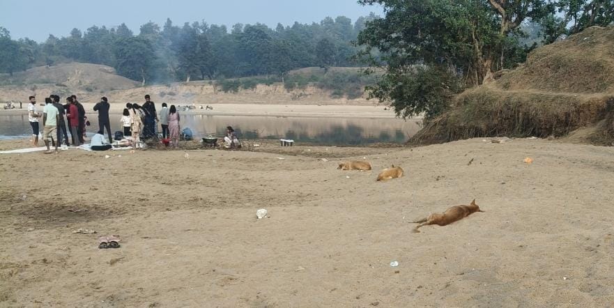 मुड़ना और सोन का संगम।