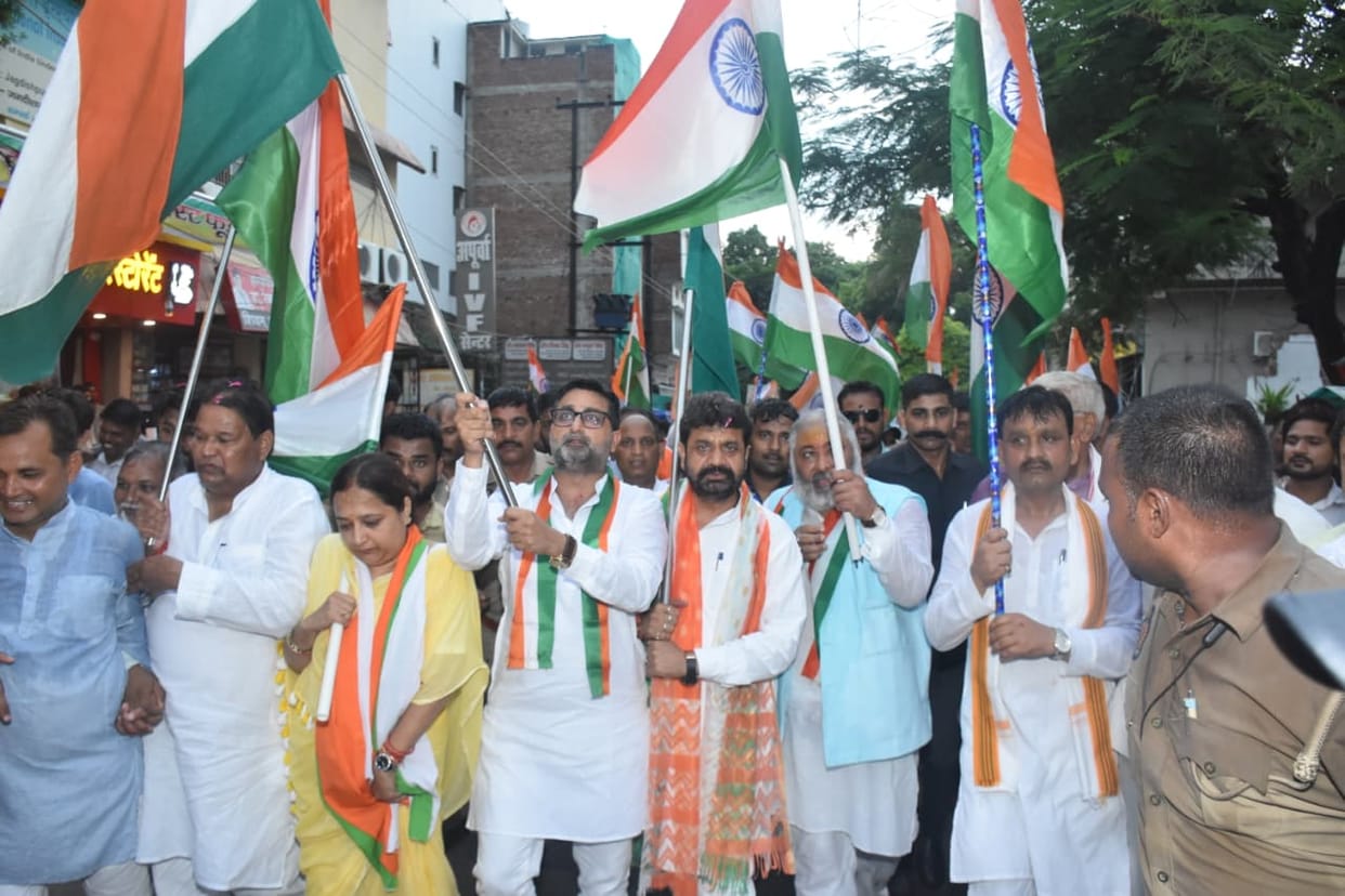'Tiranga Yatra' taken out from the Collectorate to Shaheed Park; 2,000 people participated with enthusiasm.