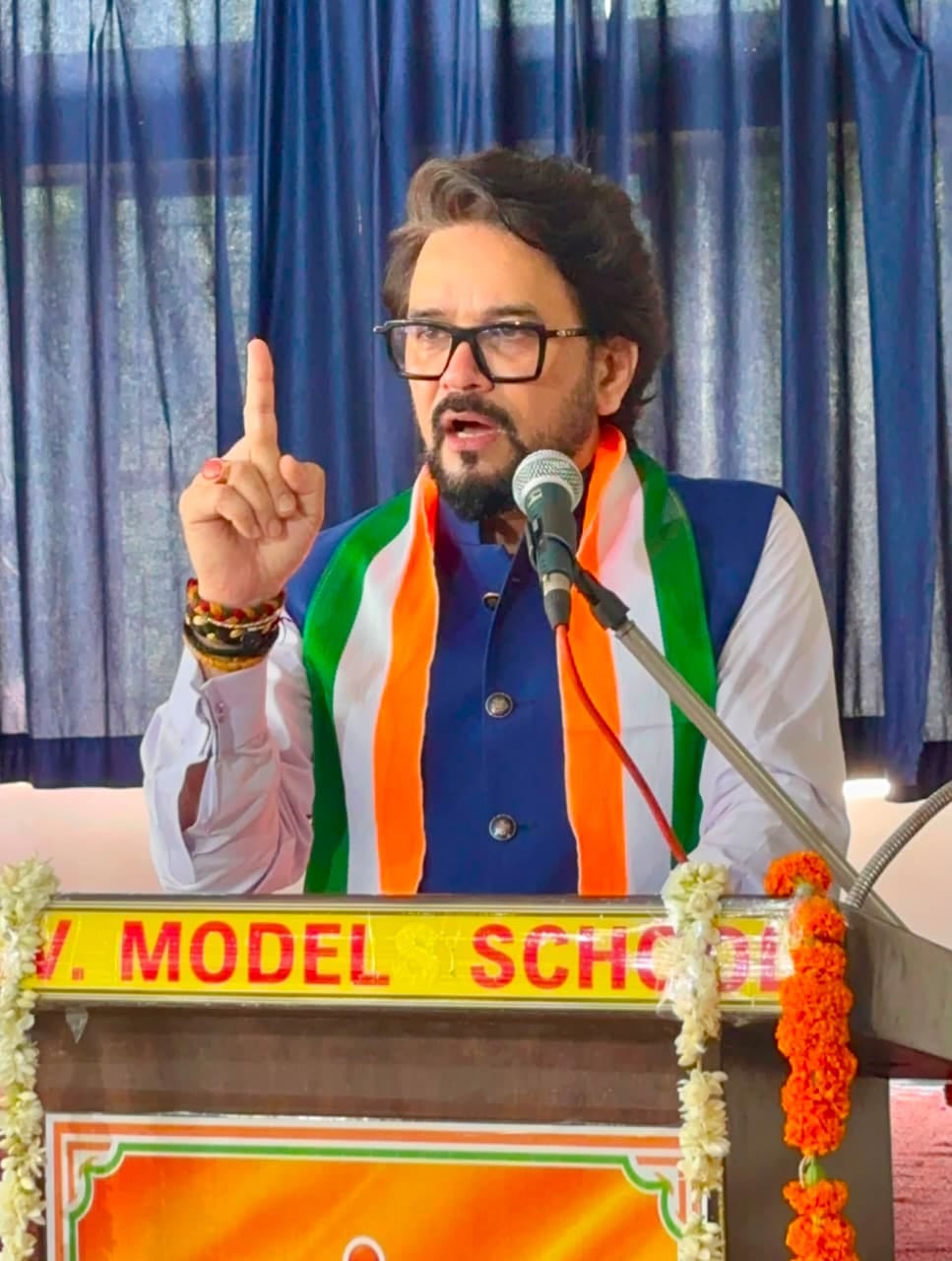 स्वदेशी अपनाएं, खादी को बढ़ावा दें : अनुराग