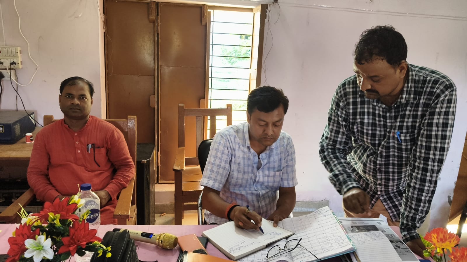 प्रशिक्षण के अंतिम बैच का बीएसए ने निरीक्षण किया। संवाद