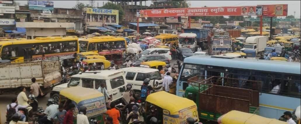 Malviya Bridge's joint plate slipped and caused a two-hour traffic jam.
