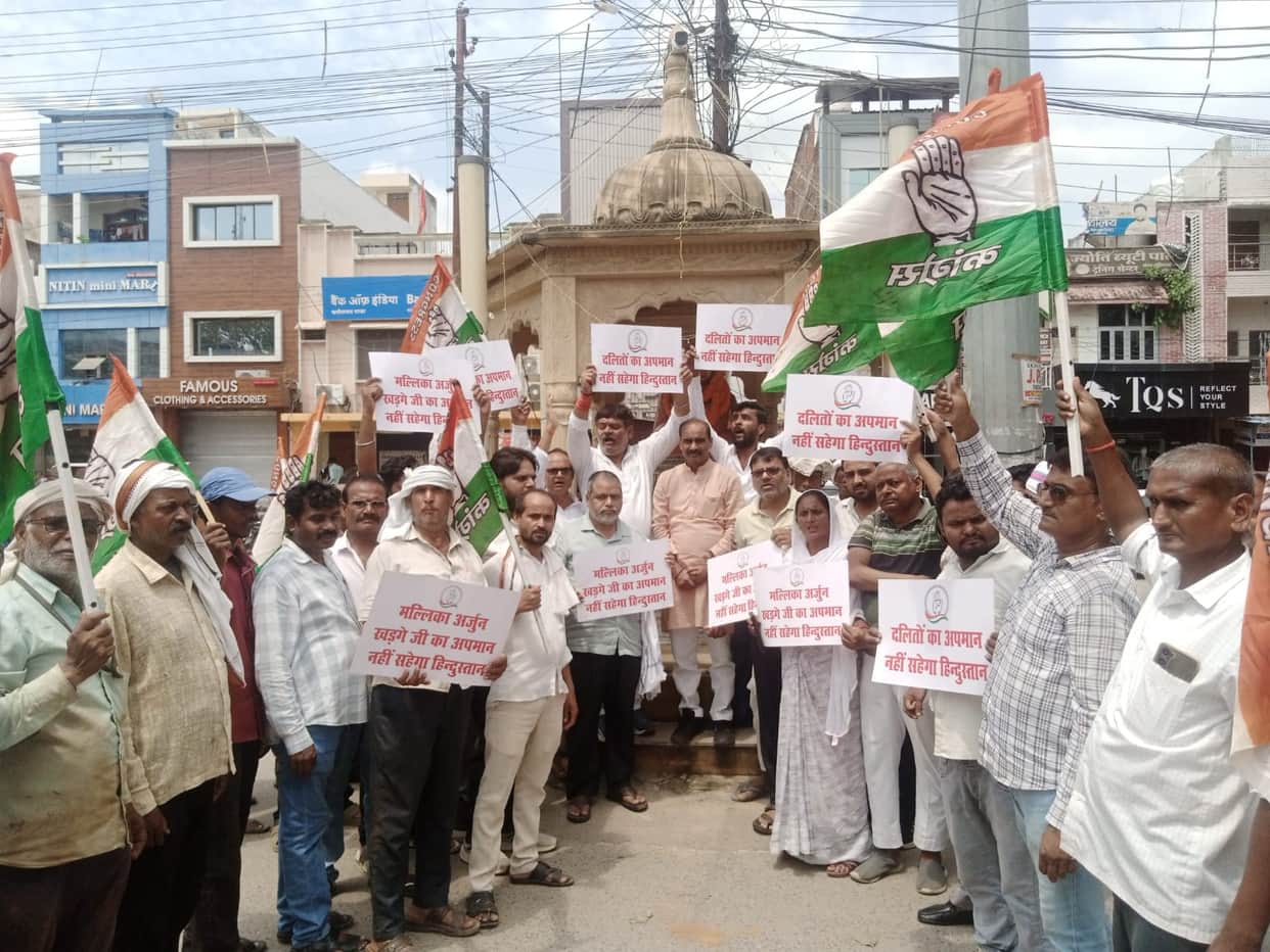 Congress took out a procession to protest against the 'purification' ritual following Kharge's rally.