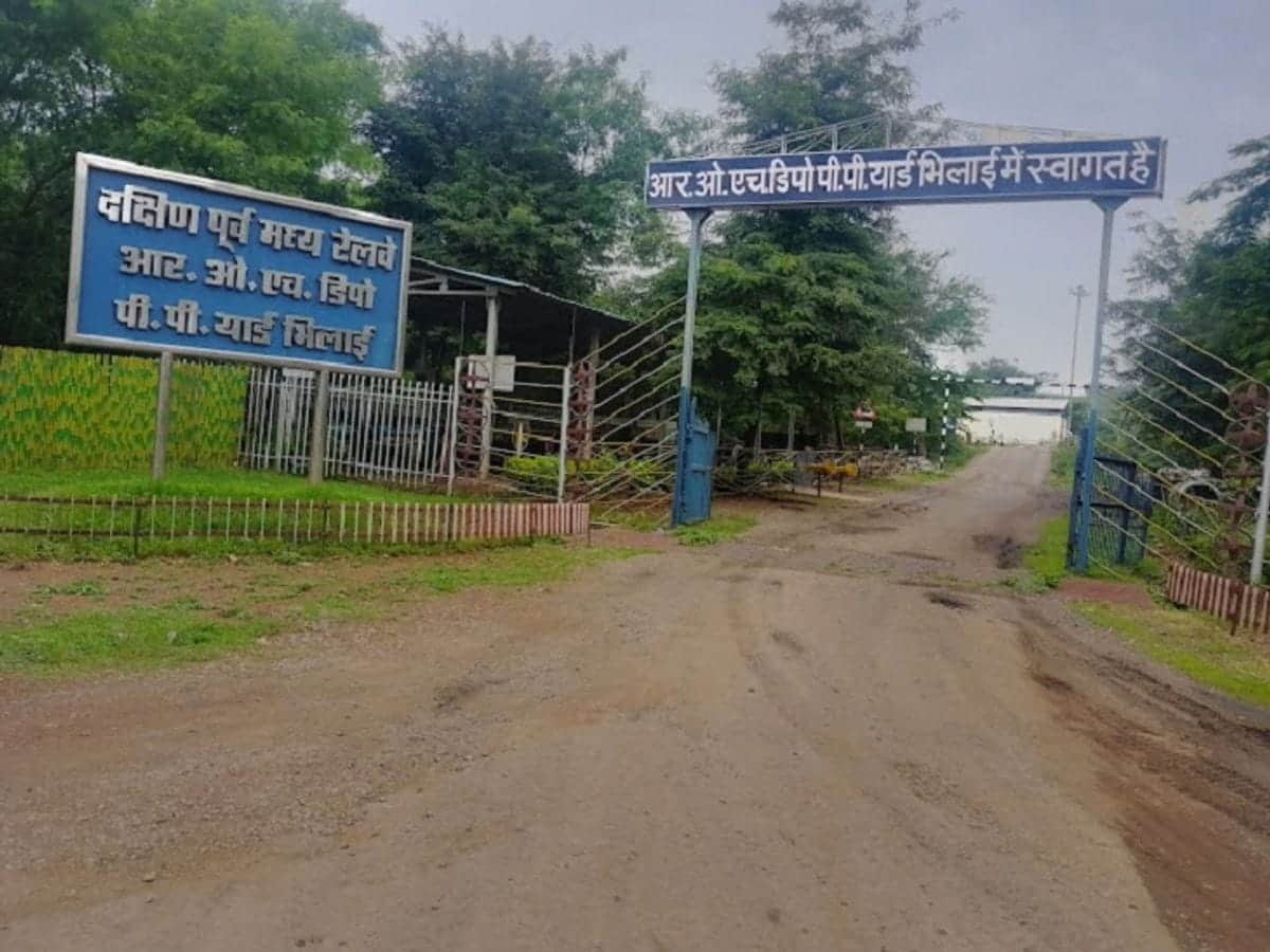The CBI raided the office of a senior DME of the railway, accusing the railway official of demanding a bribe i
