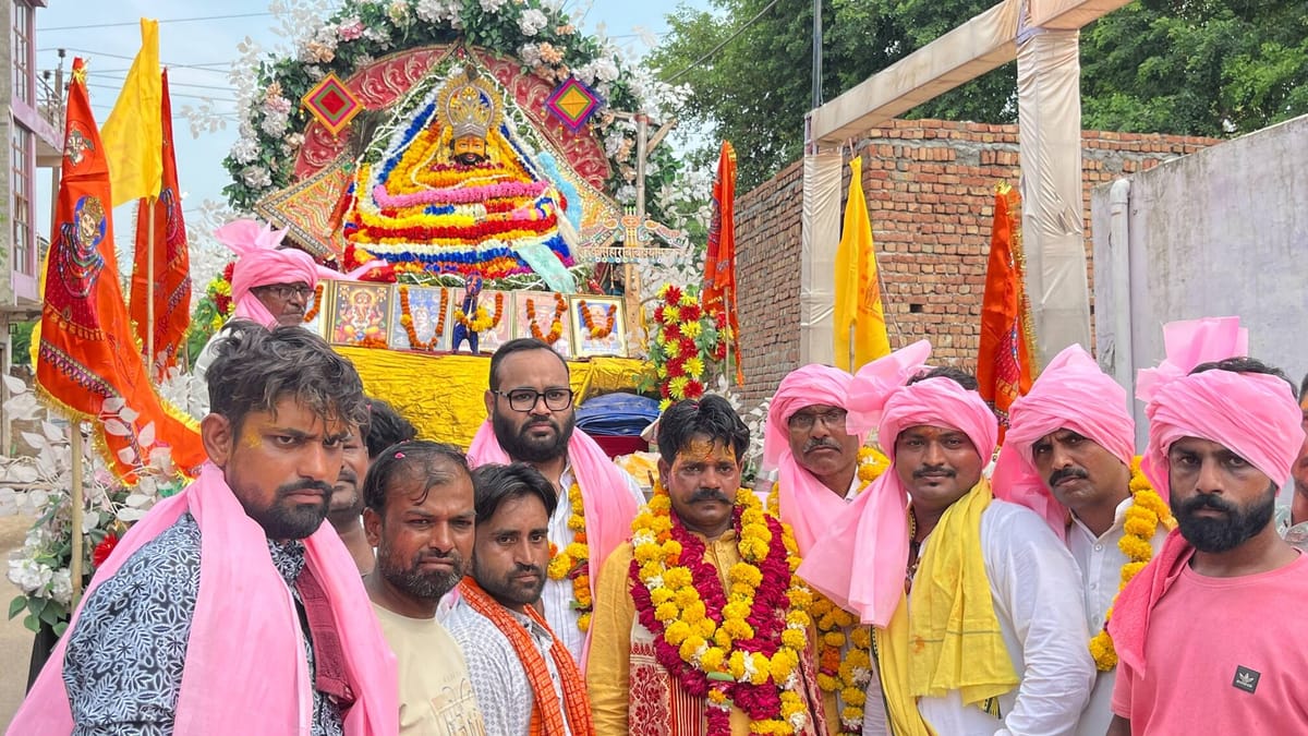Agra News: राष्ट्रवीर की शौर्यगाथा से गूंजा ताजगंज, 51 झांकियों ने मोहा मन