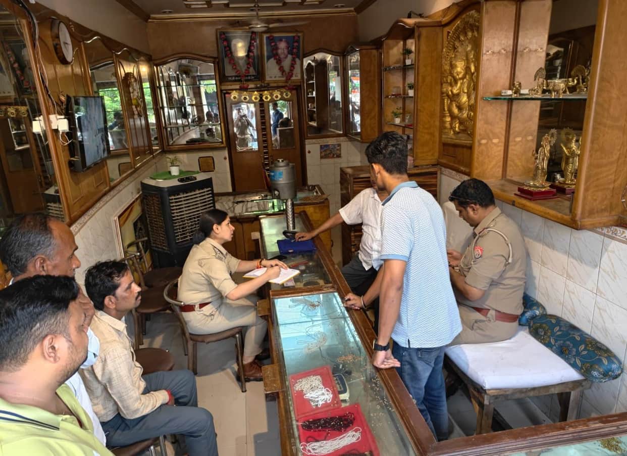 FIROZABAD NEWS jwellary looted sirsaganj